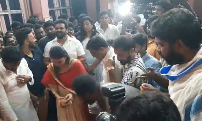  Manchu Manoj Visited Mahaganapati In Sitaphal Mandi Trt Colony With Bhuma Mounik-TeluguStop.com