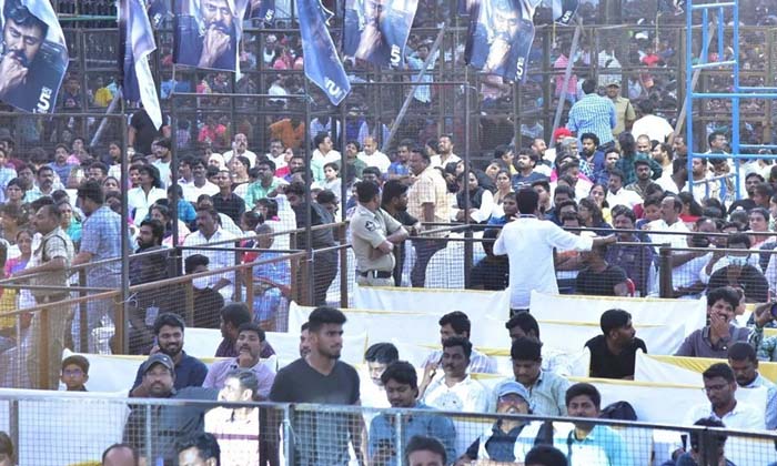  300 Fans Phones Missing Megastar Godfather Event , 300 Cell Phones,300 Fans Pho-TeluguStop.com