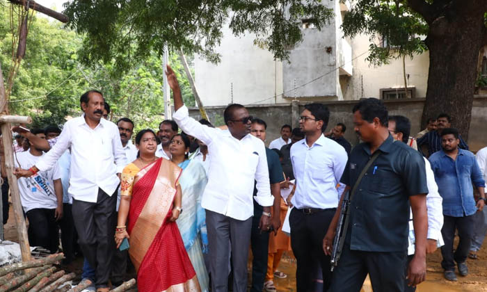  Minister Puvvada Inspected The Construction Works Of The Market  , Minister Puvv-TeluguStop.com