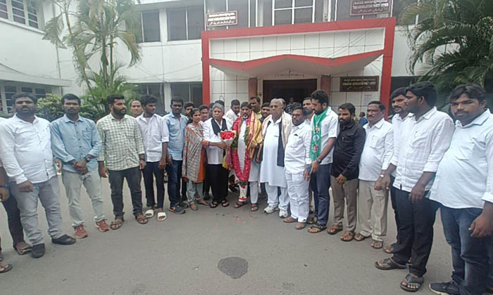  Sc And St Constable Candidates Who Thanked Vikramarka At The Clp Office , Clp Of-TeluguStop.com