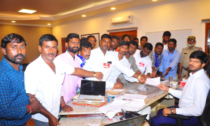  Sfi Pdsu Members Demands To Suspend Bc Welfare Rco,sfi,bc Welfare ,raghunathapal-TeluguStop.com