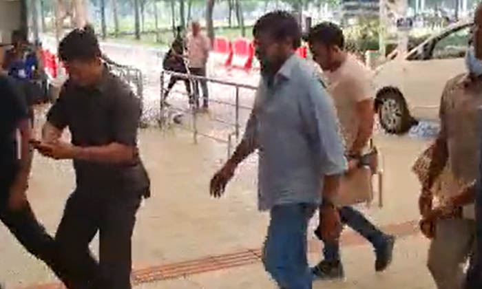  Telugu Hero Megastar Chiranjeevi Departed From Visakhapatnam Airport In Bangalo-TeluguStop.com