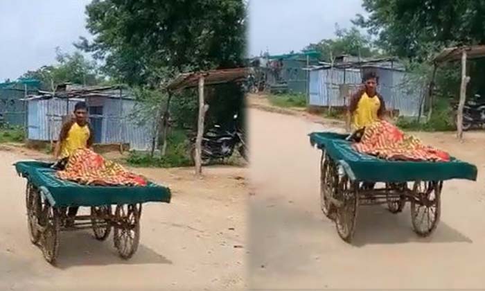  Transporting A Pregnant Woman On An Wheelbarrow ,ambulance, Pregnancy, Wheelb-TeluguStop.com