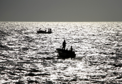  Assam: Boat Capsizes In Brahmaputra, Several Go Missing-TeluguStop.com