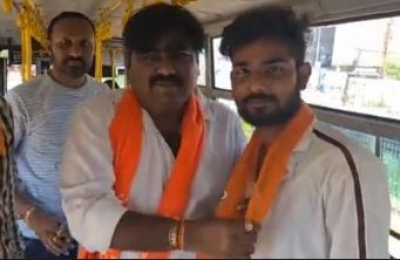  Auto-rickshaw Driver, Who Invited Kejriwal For Dinner, Is 'pm Modi's Fan'-TeluguStop.com