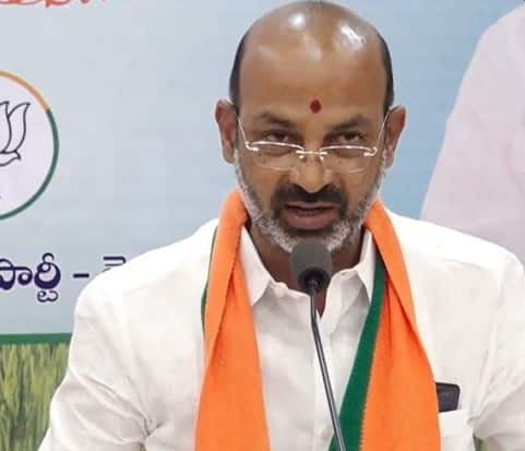  Bandi Sanjay Criticizes Cm Kcr-TeluguStop.com