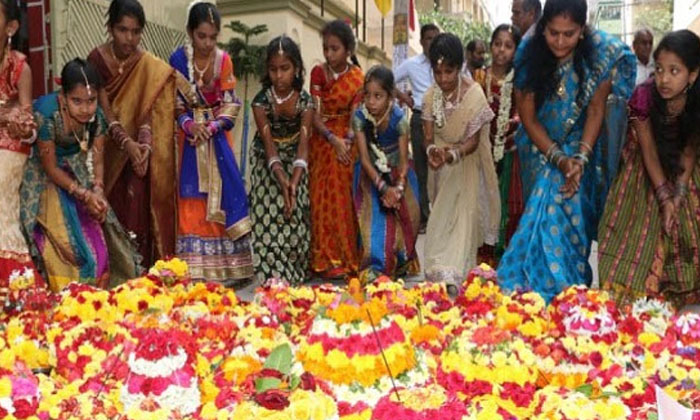  What Is The Reason Behind We Called First Day Bathukamma Is Engilipula Bathukamm-TeluguStop.com