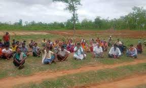  Podu Farmers Vs Forest Officials In Bhadradri District-TeluguStop.com