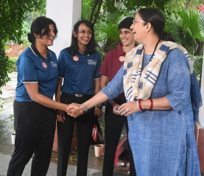  'beti Bachao Beti Padhao': Smriti Irani Praises All-women Match Official Initiat-TeluguStop.com