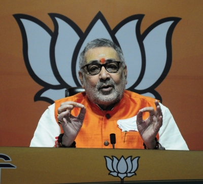  Bjp's Giriraj Singh Demands Survey Of Mosques, Madrasas In Bihar-TeluguStop.com