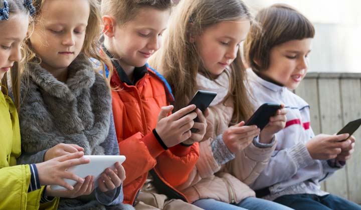  Are Children Addicted To Smartphones ,samrt Phone , Addict , Technology News, T-TeluguStop.com