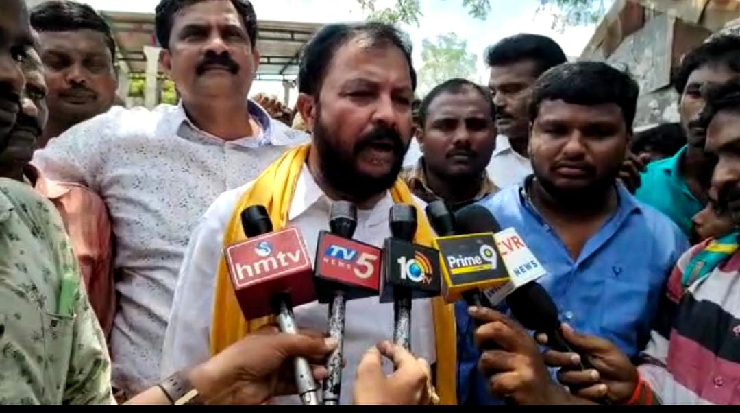  Chinthamaneni Reacts On Eluru Mothar And Daughters Suicide-TeluguStop.com