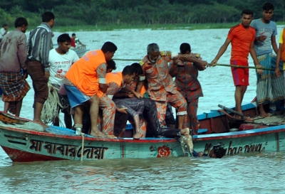  Death Toll In B'desh Boat Capsize Reaches 32, Over 30 Still Missing-TeluguStop.com