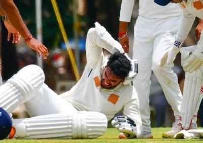  Duleep Trophy: Venkatesh Iyer 'fine' After Being Hit On The Neck On A Wild Throw-TeluguStop.com