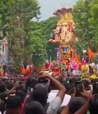  Ganesh Procession Underway In Hyderabad Amid Tight Security-TeluguStop.com