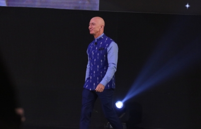 Jeff Bezos Thanks 'rings Of Power' Makers For Ignoring His Notes On The Show Jeff Bezos Thanks 'rings Of Power' Makers For Ignoring His Notes On The Show-TeluguStop.com