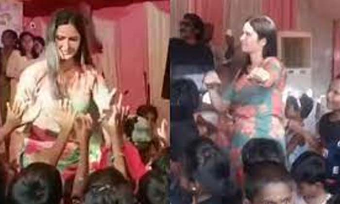  Katrina Kaif Dance With School Children Videos Going Viral On Internet ,katrina-TeluguStop.com