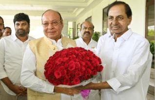  Ex Gujarat Cm Shankar Singh Vaghela Met With Kcr-TeluguStop.com