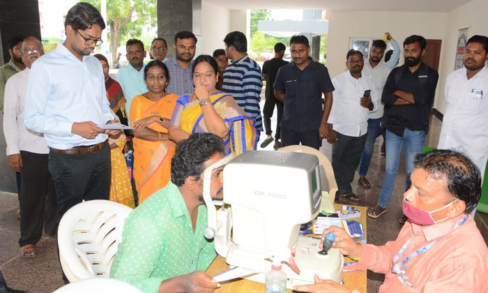  Mayor Who Started The Free Eye Clinic ,mayor , Khammam , Free Eye Clinic, Mrs.-TeluguStop.com