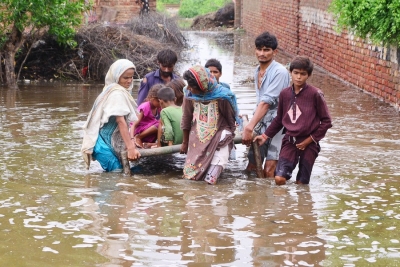  Lack Of Clean Drinking Water Spiking Diseases In Flood-hit Pak-TeluguStop.com