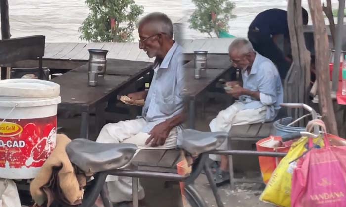  An Old Man Who Calculated His Income.. The Video Is Moving The Netizens , Old Ma-TeluguStop.com