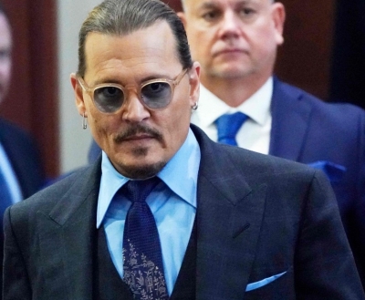  Lawyer To Lover: Depp Said To Be Dating His Defendant-TeluguStop.com