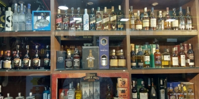  Liquor Shops Likely To Open Shortly At Domestic Terminals Of Igi Airport-TeluguStop.com