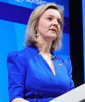  Liz Truss Beats Sunak In Leadership Battle, To Be Next Uk Pm-TeluguStop.com