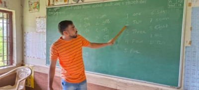  Local Youth In Goa Teaches Students After Teacher Failed To Join Duty-TeluguStop.com