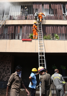  Lucknow Hotel Fire: Owners, Managers Detained-TeluguStop.com