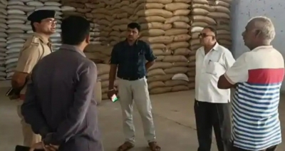  Mdm And Pds Goods Stolen Edible Oil, Tur Dal For Mid-day Meal & Pds Stolen From-TeluguStop.com