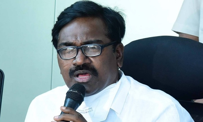 Minister Puvvada Ajay Kumar Alerts Government Officials Amid Heavy Rains, Minist Minister Puvvada Ajay Kumar Alerts Government Officials Amid Heavy Rains, Minist-TeluguStop.com