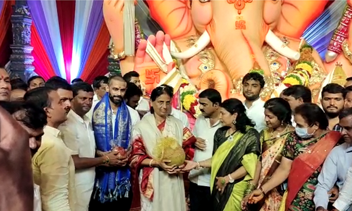  Minister Sabita Indra Reddy Pooja Balapur Ganesha, Minister Sabita Indra Reddy,-TeluguStop.com