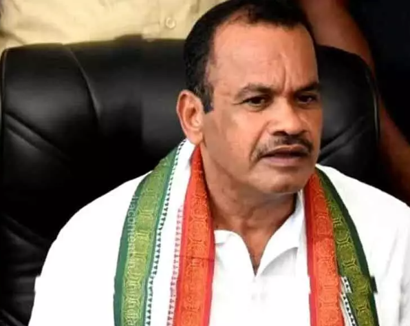  Palvai Sravanti Met With Mp Komati Reddy-TeluguStop.com