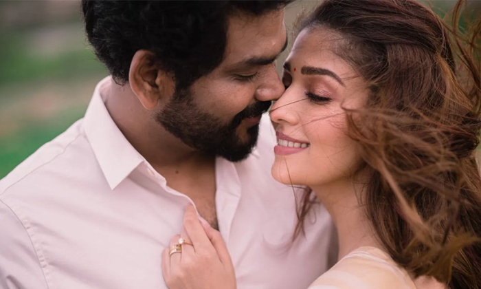  Nayanatara Romantic Pics With Vignesh Shivan Details, Nayanthara, Nayanthara Rom-TeluguStop.com