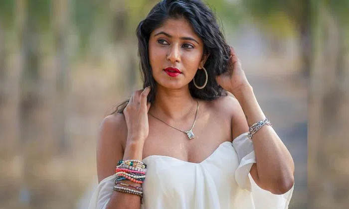  Bigg Boss Fame Neha Chaudhary Said That I Was Insulted In The Name Of Caste, Big-TeluguStop.com