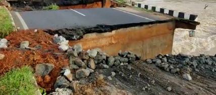  Penna Approach Road Washed Away Again In Mylavaram-TeluguStop.com