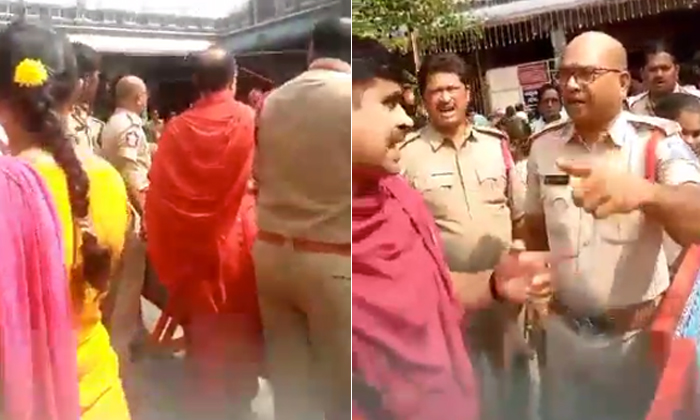  Police Stops Temple Priests In Vijayawada, Police ,temple Priests ,vijayawada, I-TeluguStop.com