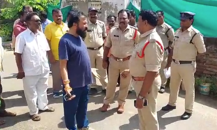  Police Surrounds Chintamaneni Prabhakar Home In Eluru, Police ,chintamaneni Prab-TeluguStop.com