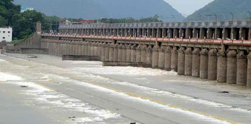  Rising Flood To Prakasam Barrage-TeluguStop.com