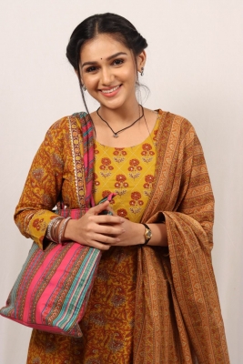 Rachana Mistry Thoroughly Cheats Her Diet For 'khau Galli' Sequence Rachana Mistry Thoroughly Cheats Her Diet For 'khau Galli' Sequence-TeluguStop.com