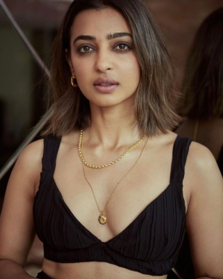 Radhika Apte Is 'very Comfortable' Working With Saif Ali Khan Radhika Apte Is 'very Comfortable' Working With Saif Ali Khan-TeluguStop.com