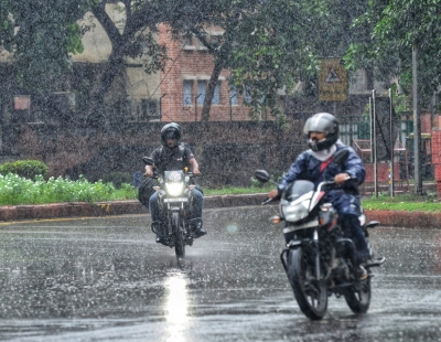  Rain Drenches Delhi For Third Day, Traffic Hit Across City-TeluguStop.com