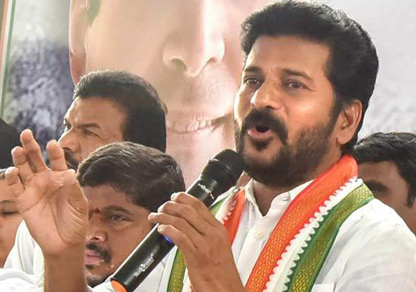  Tpcc Chief Revanth Reddy Met Congress Leaders Earlier-TeluguStop.com