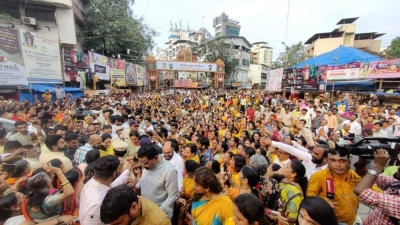  Shiv Sena's First Lady Rashmi Thackeray Prays In Eknath Shinde's 'den'-TeluguStop.com