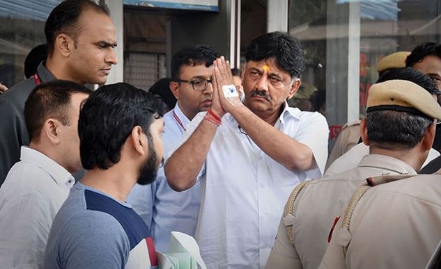  Congress Leader Dk Shivakumar Appeared Before The Ed-TeluguStop.com