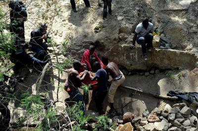 South Africa Mine Dam Collapse Kills Three, Injures Over 40-TeluguStop.com