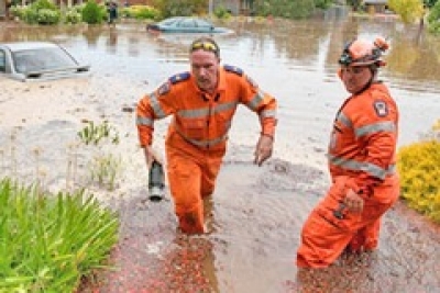  South Australians Warned Of Flood Threat From Failing Dam-TeluguStop.com