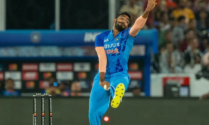  Shock For Bumrah Fans The Star Bowler Got A Call At Bumrah's Place, Bhumra, Sp-TeluguStop.com