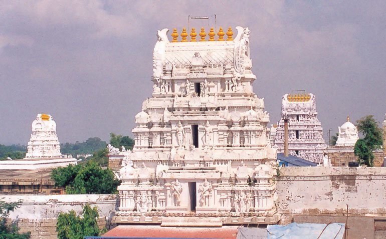  Srikalahasti Mukkanti Temple Staff Handiwork-TeluguStop.com
